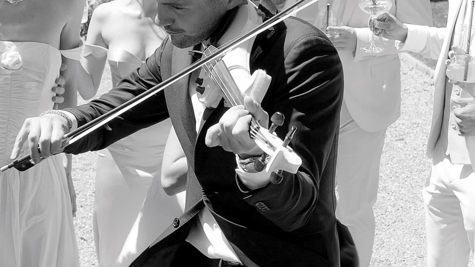 Chris Schaefer playing Violin at Wedding Party in Italy